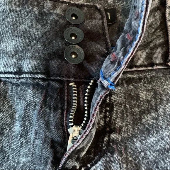 Hot Topic Lovesick Stonewashed Skinny Jeans - Picture 4 of 9